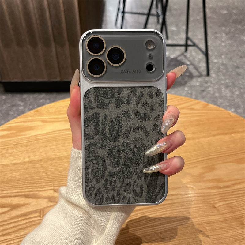 Leopard MagSafe Case - PDP detail 4: Dark gray variant lifestyle angle